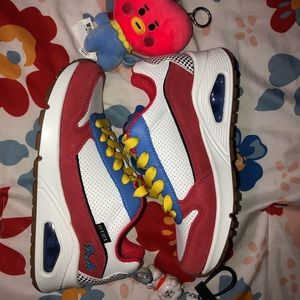 BT21 UNIVERSTAR Skechers TATA—BRAND NEW SIZE 5